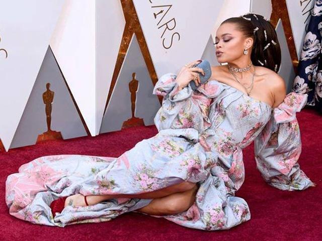 Sao đã mặc lòe loẹt lại còn tạo dáng quằn quại trên thảm đỏ Oscar!