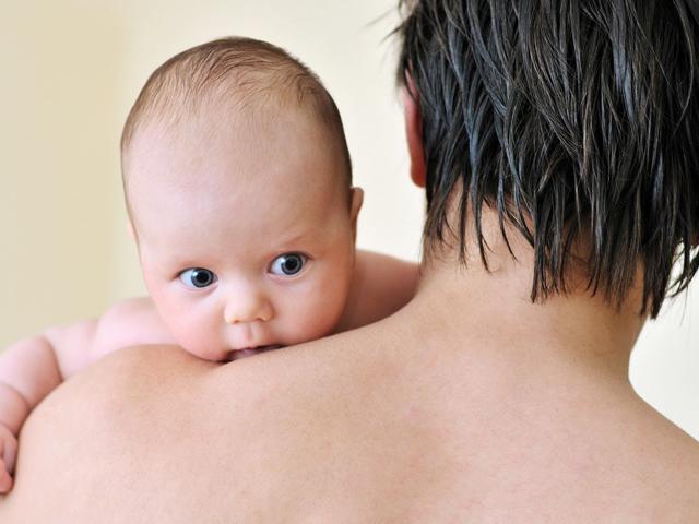 Trẻ sơ sinh bị nấc: Nguyên nhân do đâu?