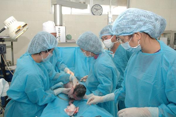 Bác sĩ amp;#34;mát tayamp;#34; chữa hiếm muộn kể chuyện thụ thai cho bà mẹ 60 tuổi lần đầu mang bầu - 2