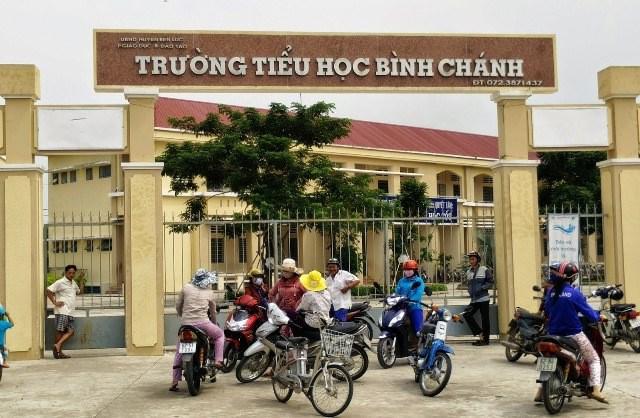 Từ chuyện phụ huynh bắt cô giáo quỳ xin lỗi: Thầy cô có thể sợ không dám phạt học sinh - 1