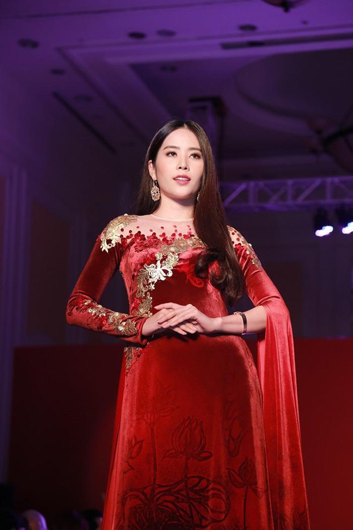Không ngoài dự đoán, Đỗ Trịnh Hoài Nam trở thành NTK áo dài của năm khi liên tục amp;#34;thắng lớnamp;#34; - 5