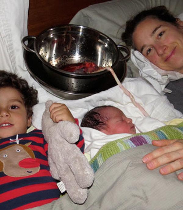 Bác sĩ sản khoa: amp;#34;Sinh con không cắt dây rốn, để nguyên nhau thai là phản khoa họcamp;#34; - 2