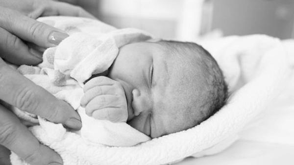 Bác sĩ sản khoa: amp;#34;Sinh con không cắt dây rốn, để nguyên nhau thai là phản khoa họcamp;#34; - 4