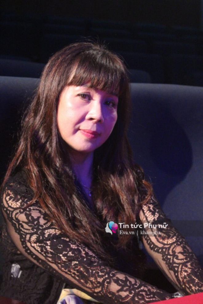 Độc quyền: Mẹ Hoàng Thuỳ Linh lặng lẽ lau nước mắt khi nghe những lời tâm sự của con gái - 2