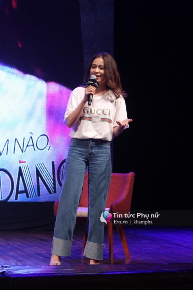 Độc quyền: Mẹ Hoàng Thuỳ Linh lặng lẽ lau nước mắt khi nghe những lời tâm sự của con gái - 3