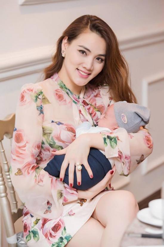 Người mẫu Trang Nhung lần đầu để lộ mặt con trai thứ 2 - 3