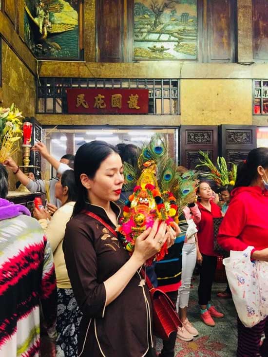Sao Việt 24h: amp;#34;Mẹ đơn thânamp;#34; Hồng Quế thức trắng đêm trông con ốm - 8