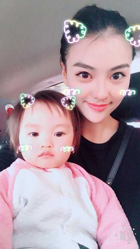 Sao Việt 24h: amp;#34;Mẹ đơn thânamp;#34; Hồng Quế thức trắng đêm trông con ốm - 2