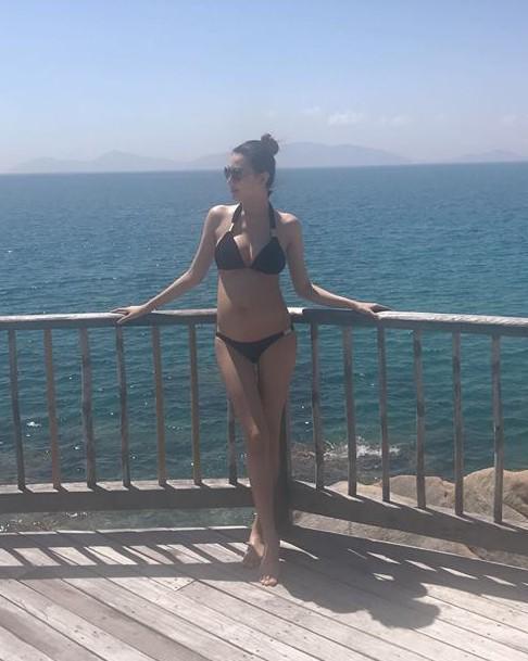 Nữ hoàng sắc đẹp Ngọc Duyên diện bikini khoe bụng bầu amp;#34;vượt mặtamp;#34; trước ngày lâm bồn - 3