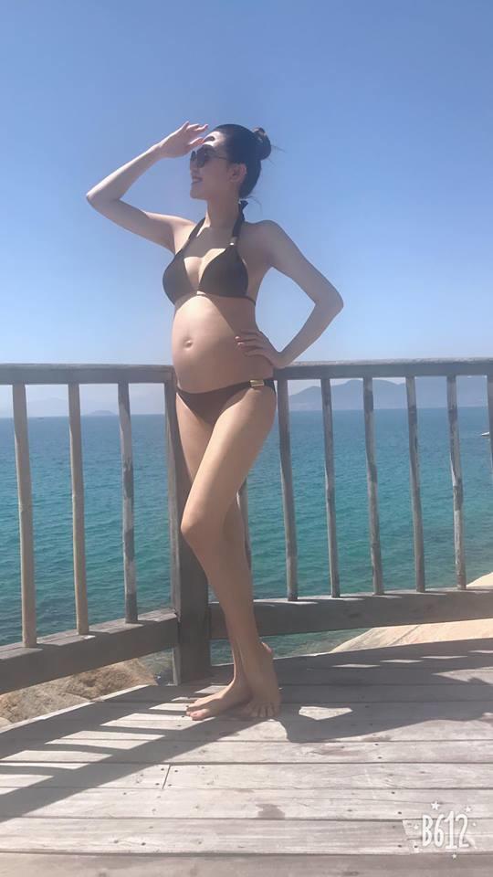 Nữ hoàng sắc đẹp Ngọc Duyên diện bikini khoe bụng bầu amp;#34;vượt mặtamp;#34; trước ngày lâm bồn - 4