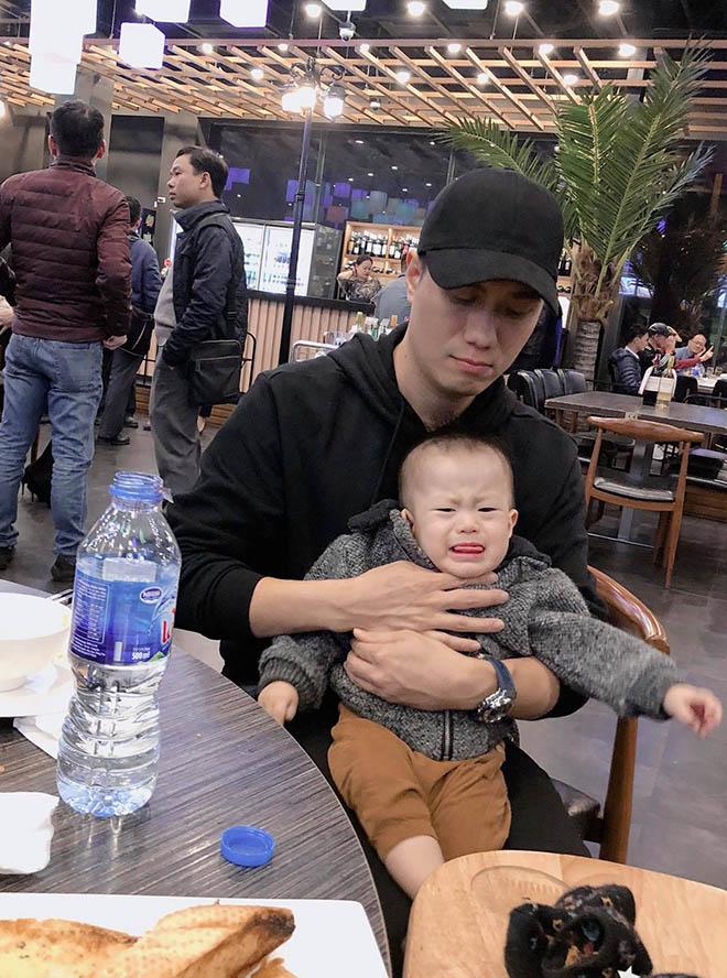 Con trai tròn tuổi, vợ Việt Anh nhớ lại phút bối rối, cứ amp;#34;cười hơ hớamp;#34; lúc sinh con ra - 6