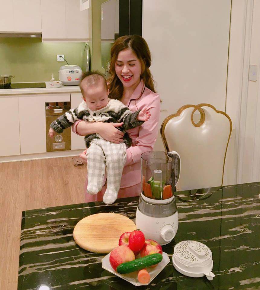 Con trai tròn tuổi, vợ Việt Anh nhớ lại phút bối rối, cứ amp;#34;cười hơ hớamp;#34; lúc sinh con ra - 7