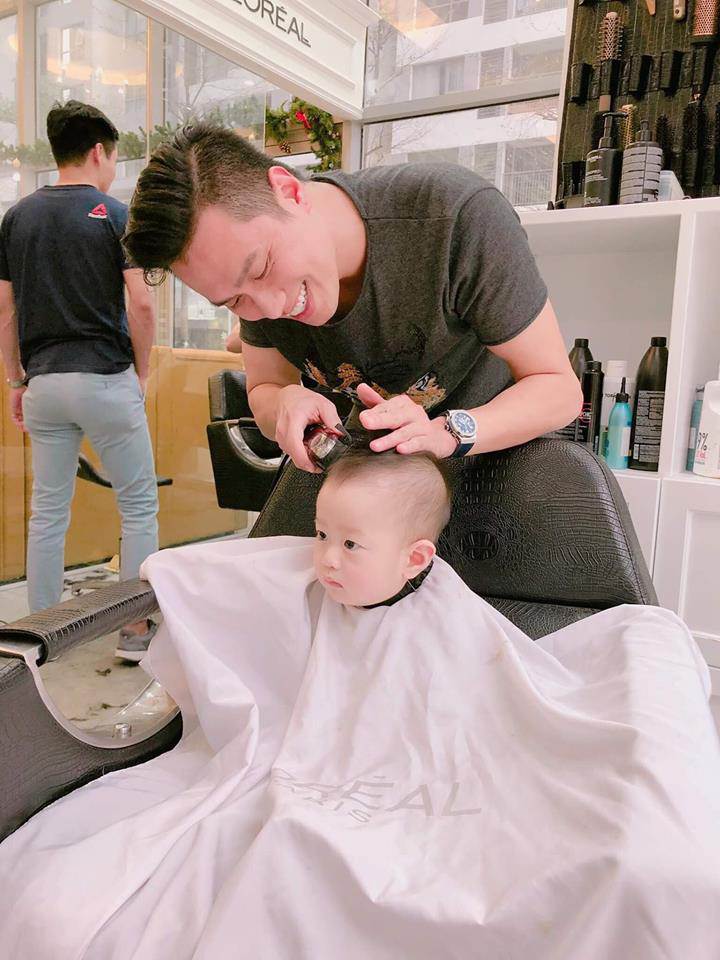 Con trai tròn tuổi, vợ Việt Anh nhớ lại phút bối rối, cứ amp;#34;cười hơ hớamp;#34; lúc sinh con ra - 5