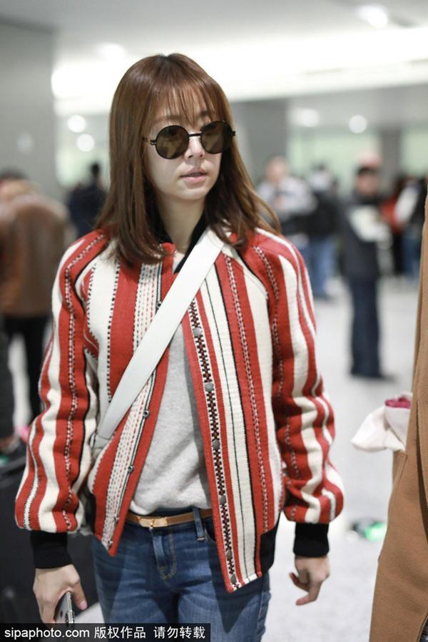 Bắt gặp amp;#34;gái một conamp;#34; Lâm Tâm Như mặt mũi phờ phạc, cằm ngấn mỡ - 1