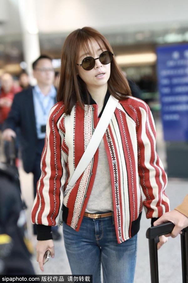 Bắt gặp amp;#34;gái một conamp;#34; Lâm Tâm Như mặt mũi phờ phạc, cằm ngấn mỡ - 2