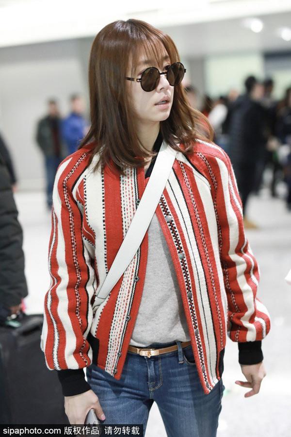 Bắt gặp amp;#34;gái một conamp;#34; Lâm Tâm Như mặt mũi phờ phạc, cằm ngấn mỡ - 4