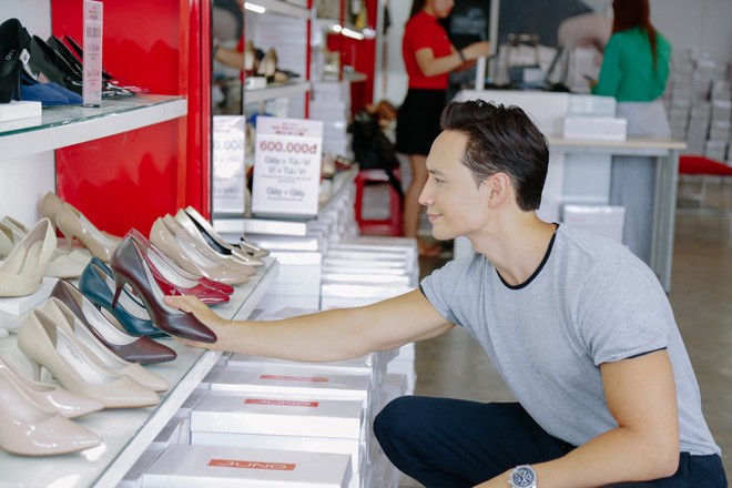 Kim Lý, Phan Anh chọn siêu khuyến mãi của Juno tặng vợ và bạn gái dịp 8/3 - 5