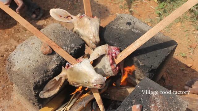 Kinh dị với món đầu dê khiến bất cứ ai cũng phải amp;#34;uốn lưỡiamp;#34; trước khi thưởng thức - 1