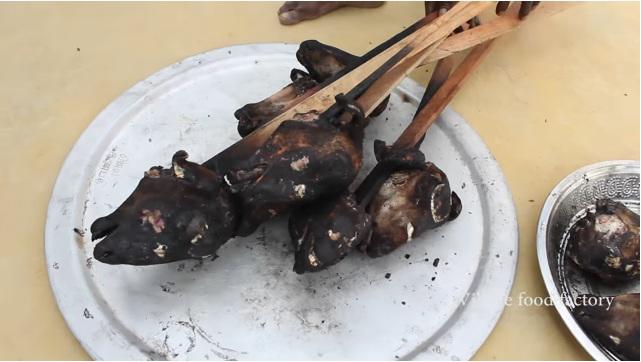 Kinh dị với món đầu dê khiến bất cứ ai cũng phải amp;#34;uốn lưỡiamp;#34; trước khi thưởng thức - 2