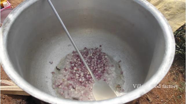 Kinh dị với món đầu dê khiến bất cứ ai cũng phải amp;#34;uốn lưỡiamp;#34; trước khi thưởng thức - 3