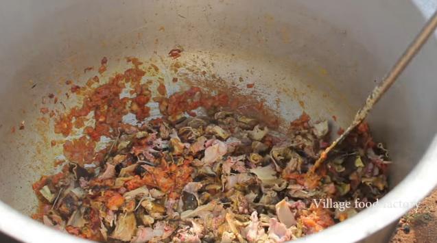 Kinh dị với món đầu dê khiến bất cứ ai cũng phải amp;#34;uốn lưỡiamp;#34; trước khi thưởng thức - 4