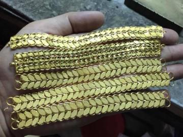 Đống vàng trong bao lúa sẽ thuộc về ai nếu không có người đến nhận?