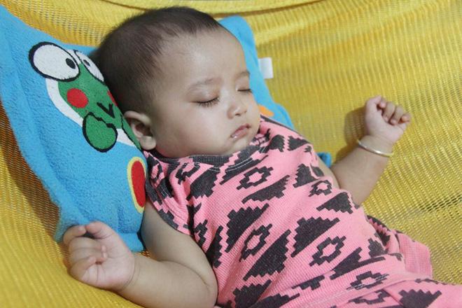 Câu chuyện buồn sau đôi mắt màu xanh đẹp tựa thiên thần của bé trai 6 tháng tuổi - 3