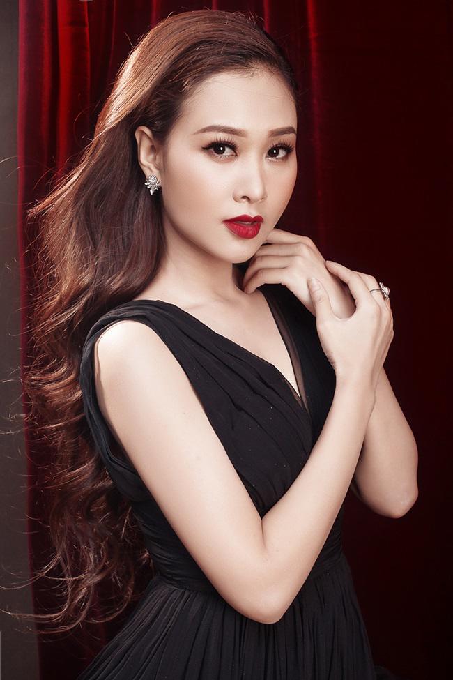 Hà Thuý Anh: “Mỗi phụ nữ đều là một cành hoa hồng, quan trọng là phải giữ được sắc đỏamp;#34; - 1