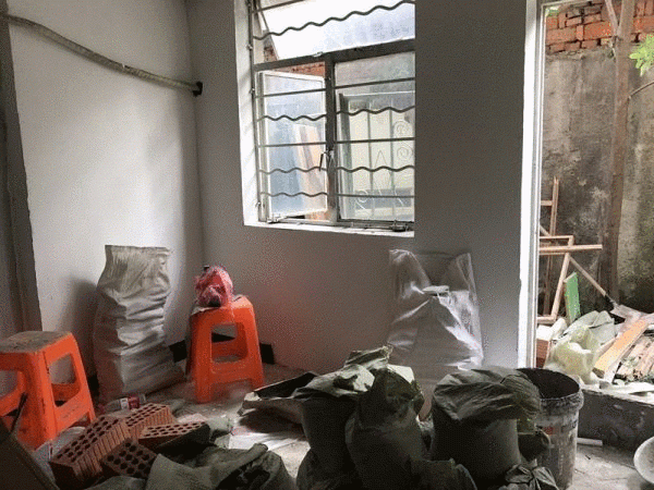 mot thang tu lam het, doi tre “bien” nha cu ngap rac thanh can ho 2 phong ngu tuyet dep - 1