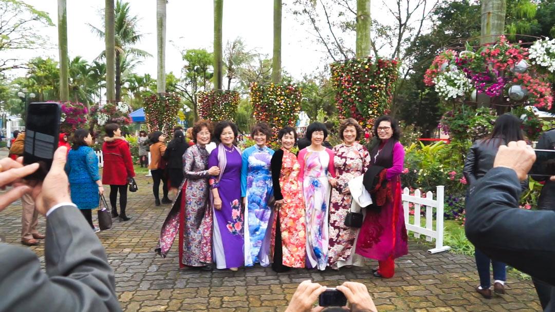 Lễ hội Hoa hồng 2018: Không còn hoa giả nhưng vẫn có nhiều cây hoa trăm triệu héo úa - 3