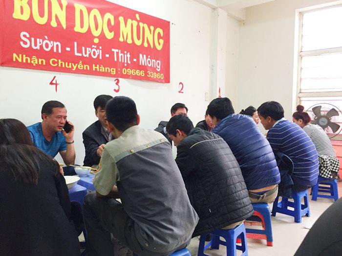 Ghé quán bún chửi Ngô Sĩ Liên thử ăn một bữa no không tiếng... chửi - 7