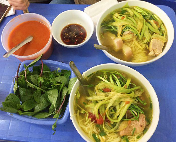 Ghé quán bún chửi Ngô Sĩ Liên thử ăn một bữa no không tiếng... chửi - 4