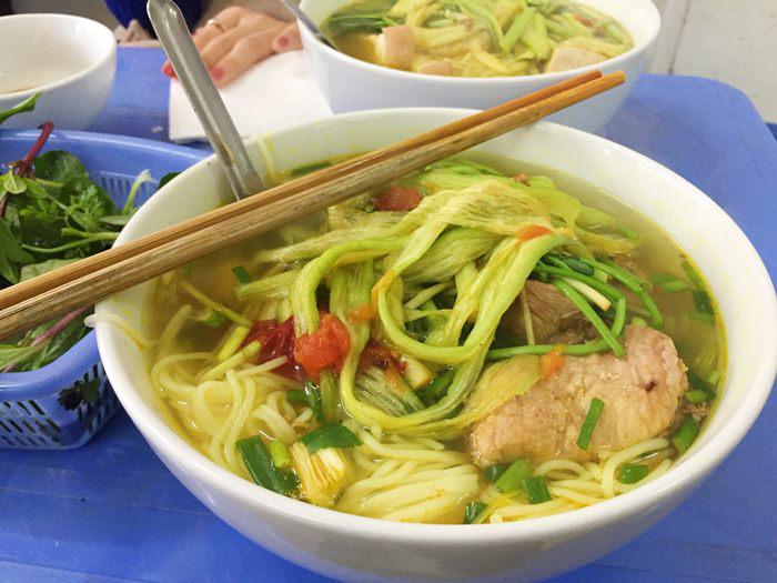 Ghé quán bún chửi Ngô Sĩ Liên thử ăn một bữa no không tiếng... chửi - 5