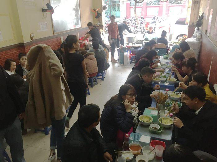 Ghé quán bún chửi Ngô Sĩ Liên thử ăn một bữa no không tiếng... chửi - 1
