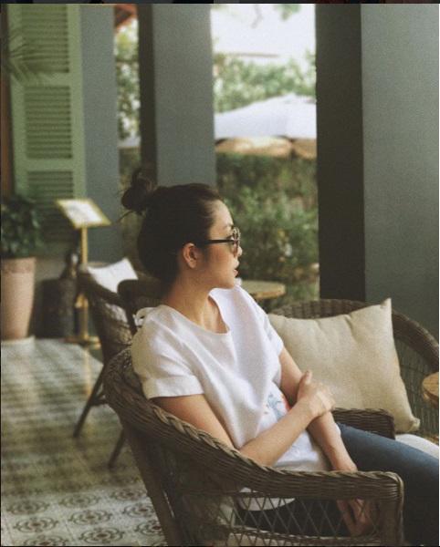 Tăng Thanh Hà, Thanh Hằng và loạt mỹ nhân đồng loạt diện sơ mi trắng tinh giản - 1