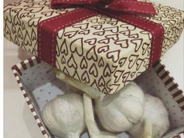 Những món quà 8/3 bá đạo khiến chị em khóc không được, cười không xong!