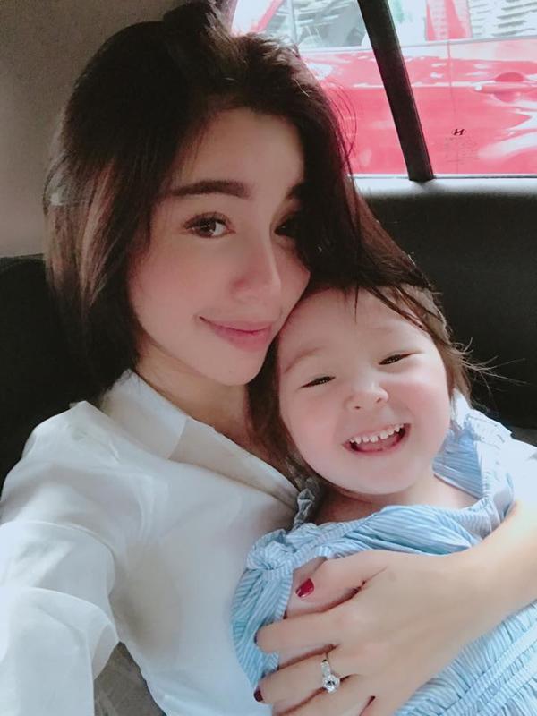 Tự tay đắp chăn cho mẹ đỡ lạnh, cử chỉ ngọt ngào của Cadie Mộc Trà được khen hết lời - 3