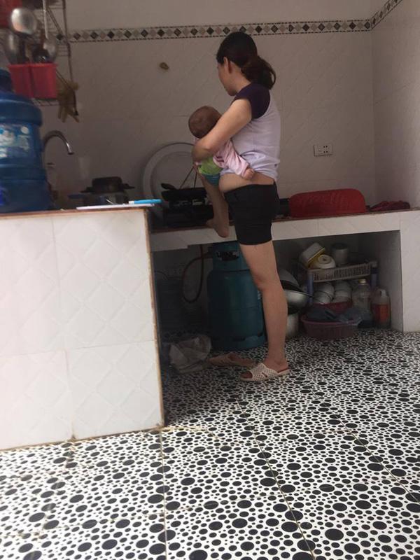 Những bà mẹ siêu nhân: Một tay bế con, tay kia vẫn amp;#34;cân cả thế giớiamp;#34; - 1