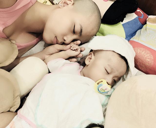 Nàng vũ công cạo đầu mong con khỏi bệnh phải đánh đổi thứ gì quan trọng và chưa từng làm - 9