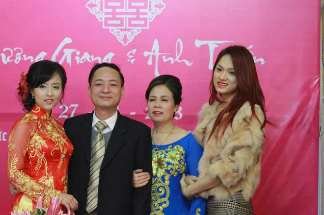 Ít ai biết, Tân hoa hậu Hương Giang còn có một người chị gái nhan sắc không kém cạnh! - 1