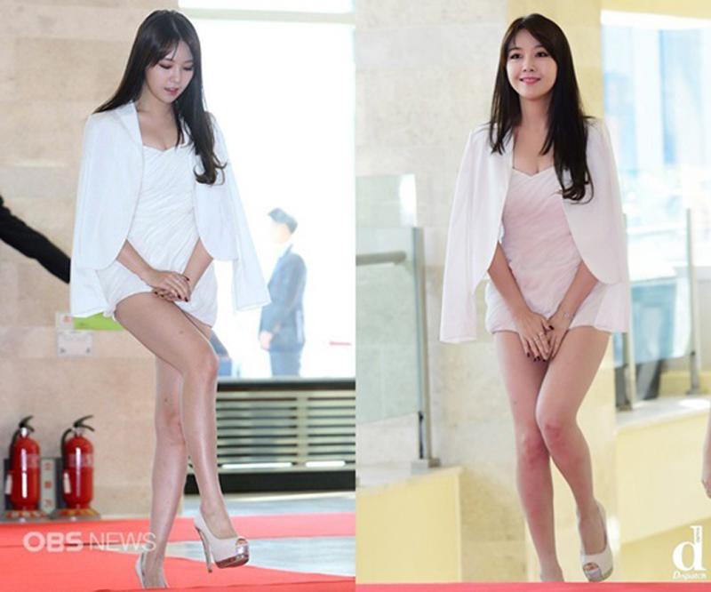 Min Ah mất điểm trầm trọng khi chọn váy không thể ngắn hơn.
