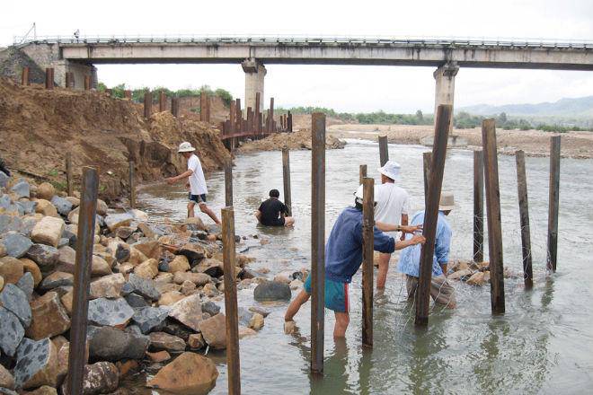 Tin tức 24h: Bé có đôi mắt xanh ai gặp cũng khen đẹp, nào ngờ câu chuyện buồn phía sau - 3