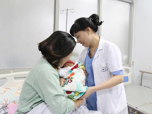 Bác sĩ mát tay chữa hiếm muộn kể chuyện thụ thai cho bà mẹ 60 tuổi lần đầu mang bầu