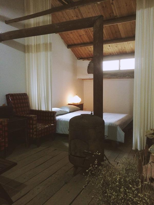 vo chong 8x bo pho ve nui lam gom trong rau, sua nha cu, song binh yen dang nguong mo - 9