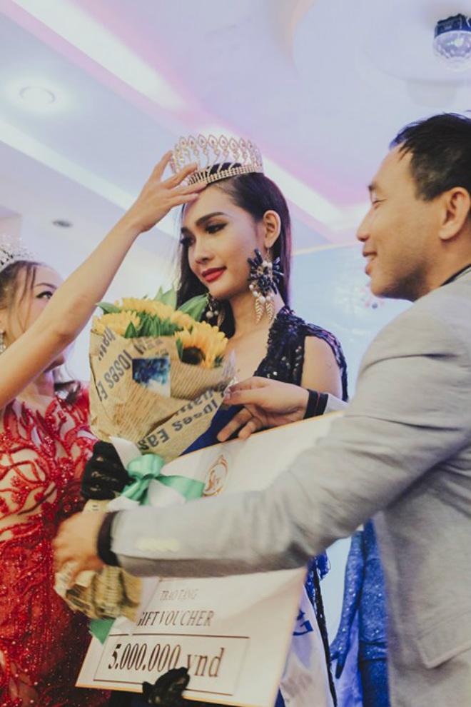 Phía sau câu chuyện 22 năm “lột xácamp;#34; của Á hậu chuyển giới xinh đẹp - 6