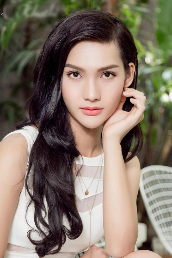 Phía sau câu chuyện 22 năm “lột xácamp;#34; của Á hậu chuyển giới xinh đẹp - 1