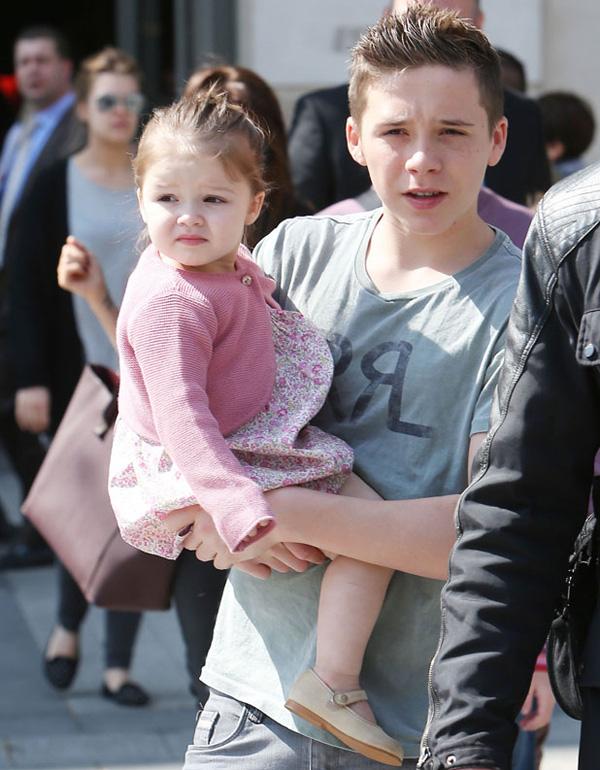 Không ngờ Brooklyn và Harper Beckham lại giống nhau như hai giọt nước - 3