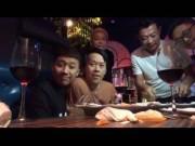 Clip Eva - Trấn Thành livestream: Hoài Linh mặc áo bà ba, ăn đồ Tây ở quán Vân Sơn