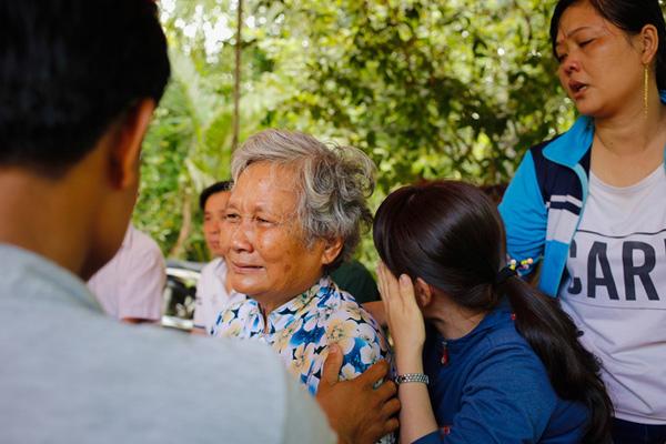 Vụ bồn cầu nhà vệ sinh phát nổ: Đám tang thắt lòng người miền Tây! - 3