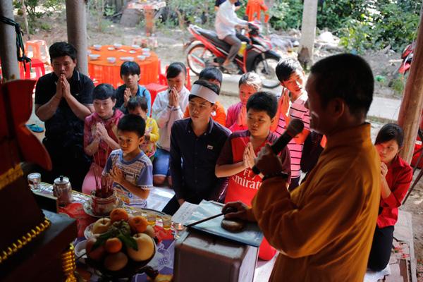 Vụ bồn cầu nhà vệ sinh phát nổ: Đám tang thắt lòng người miền Tây! - 6